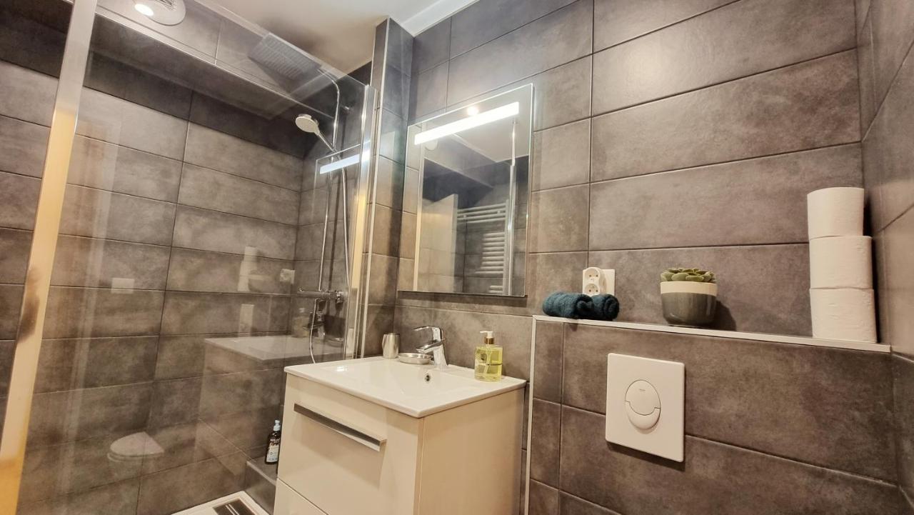 Le Smart - Parking - Terrasse - Wifi - Mulhouse - Relax Bnb Pfastatt Exteriör bild